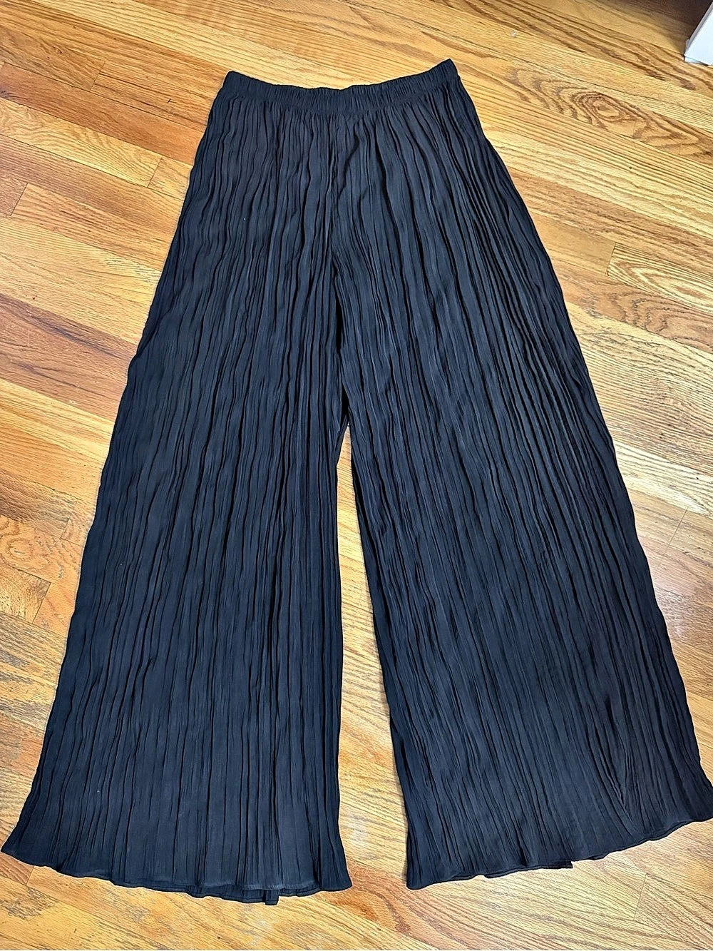 Naked Wardrobe Black Pleated Wide-Leg Pants – Stretchy Textured Palazzo Trousers